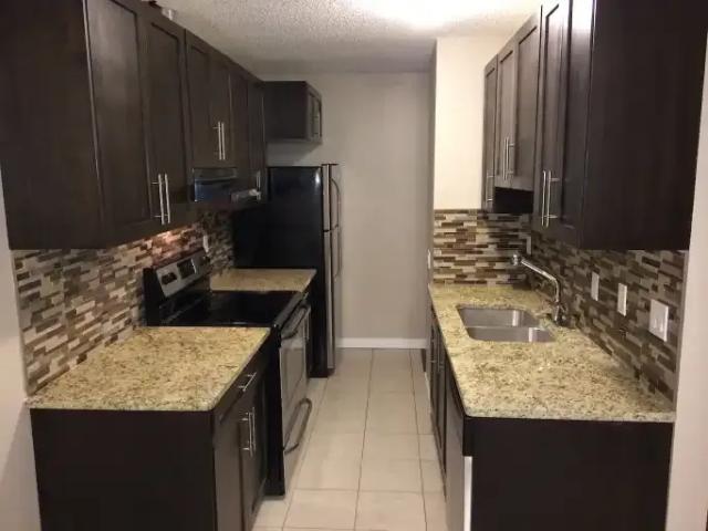 For Rent 3 Bedroom Townhouse High River AB DS104782770