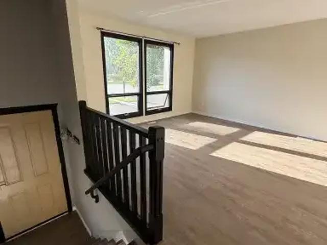 For Rent 3 Bedroom Townhouse High River AB DS105505704