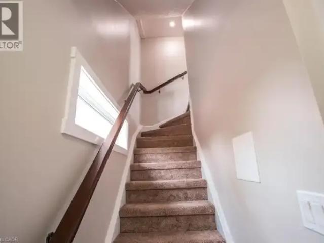 For Rent 3 Bedroom Townhouse Kitchener ON DS103338553