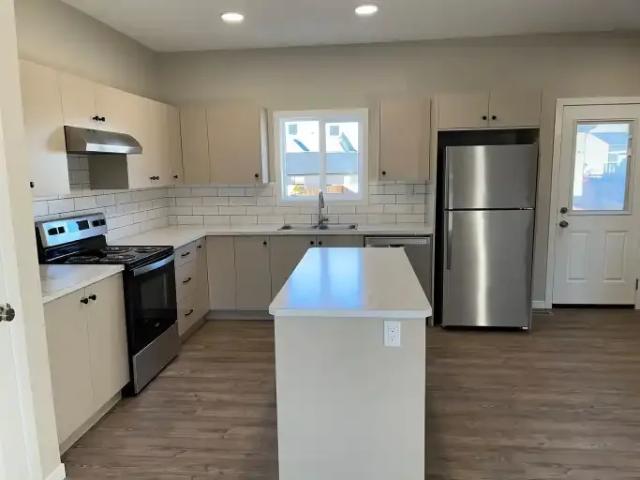 For Rent 3 Bedroom Townhouse Lacombe AB DLS105378423