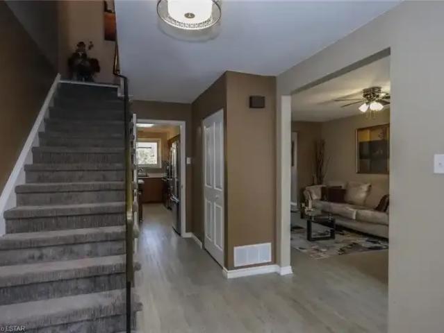 For Rent 3 Bedroom Townhouse London ON DS105281749