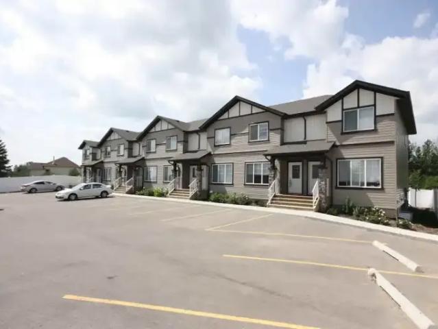 For Rent 3 Bedroom Townhouse Penhold AB DS105755463