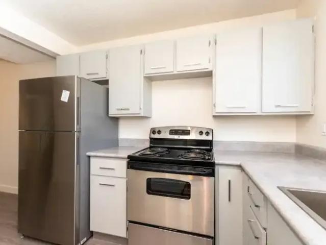 For Rent 3 Bedroom Townhouse Regina SK DS104710562