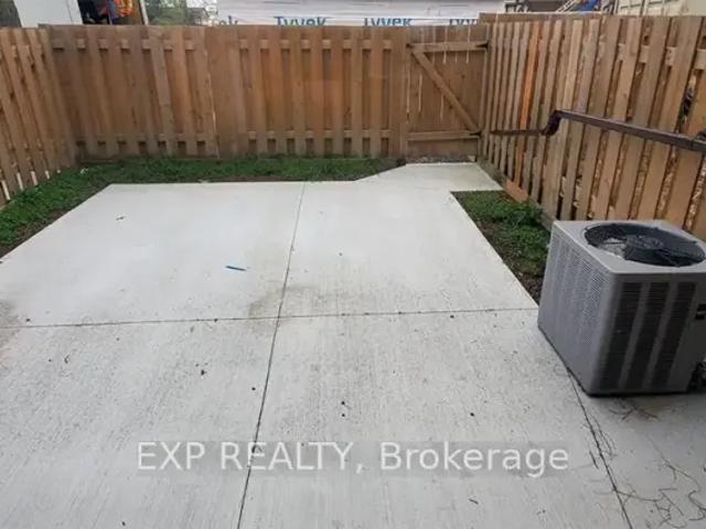 For Rent 3 Bedroom Townhouse St. Catharines ON DS103487632