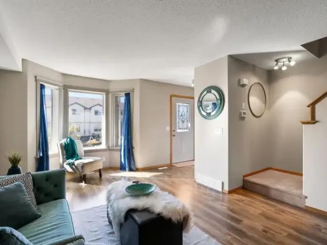 For Rent 3 Bedroom Townhouse Strathmore AB DS105580904