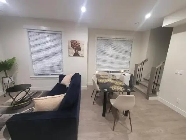 For Rent 3 Bedroom Townhouse Surrey BC DLS105118838