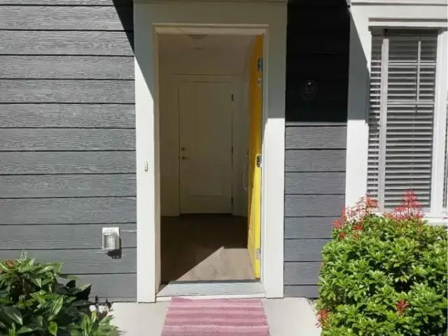 For Rent 3 Bedroom Townhouse Surrey BC DS104864174