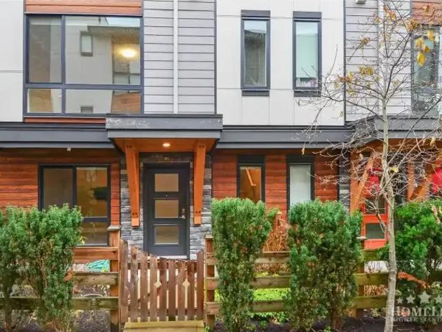 For Rent 3 Bedroom Townhouse Surrey BC DS104888849