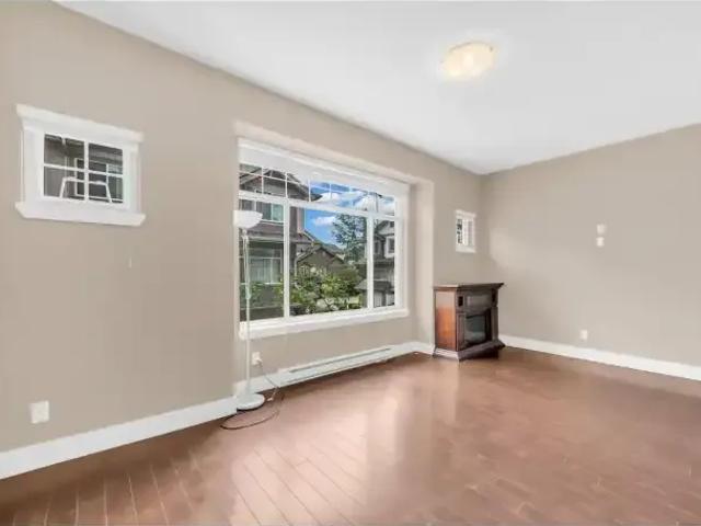 For Rent 3 Bedroom Townhouse Surrey BC DS104972828