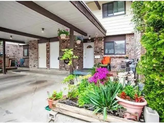For Rent 3 Bedroom Townhouse Surrey BC DS105004759