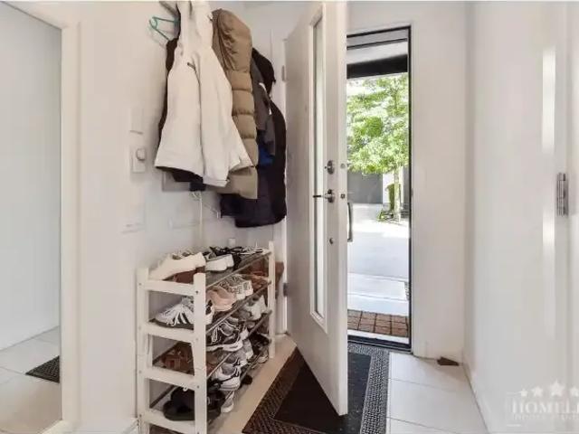 For Rent 3 Bedroom Townhouse Surrey BC DS105167533