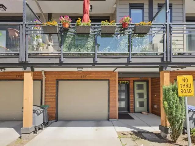 For Rent 3 Bedroom Townhouse Surrey BC DS105378453