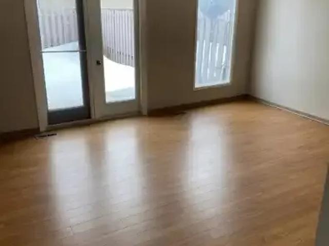 For Rent 3 Bedroom Townhouse Swan Hills AB DS105485621