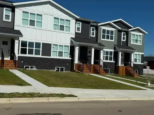 For Rent 3 Bedroom Townhouse Sylvan Lake AB DLS105601843
