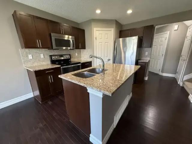 For Rent 3 Bedroom Townhouse Sherwood Park AB DS105087737
