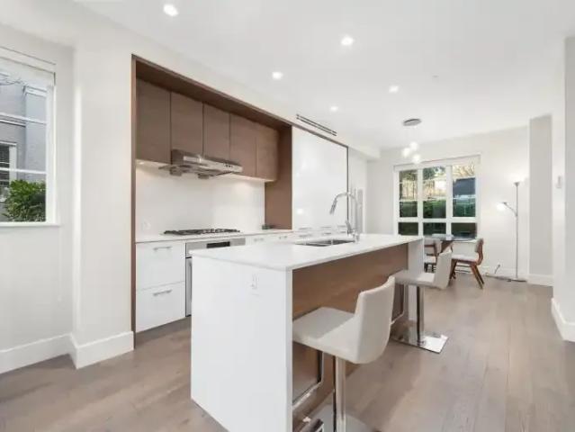 For Rent 3 Bedroom Townhouse Vancouver BC DS104841694