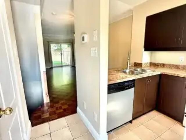 For Rent 3 Bedroom Townhouse Vaughan ON DS105249128