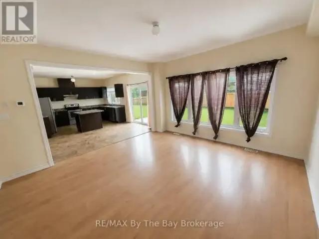For Rent 3 Bedroom Townhouse Wasaga Beach ON DS104888816