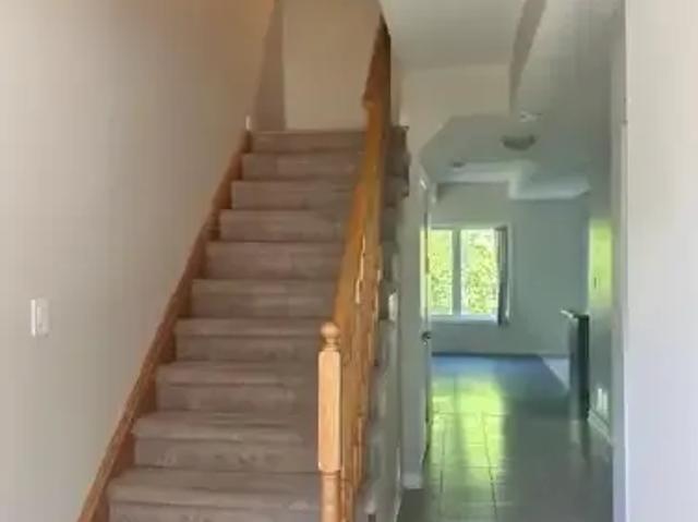 For Rent 3 Bedroom Townhouse Wasaga Beach ON DS104972880