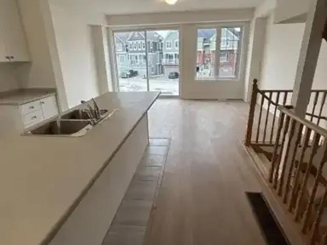 For Rent 3 Bedroom Townhouse Wasaga Beach ON DS105394884