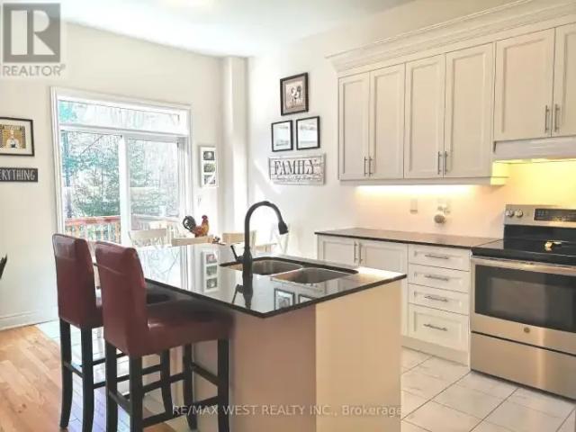For Rent 3 Bedroom Townhouse Wasaga Beach ON DS105327168