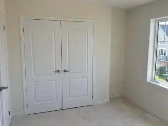 For Rent 3 Bedroom Townhouse Wasaga Beach ON DS105704342