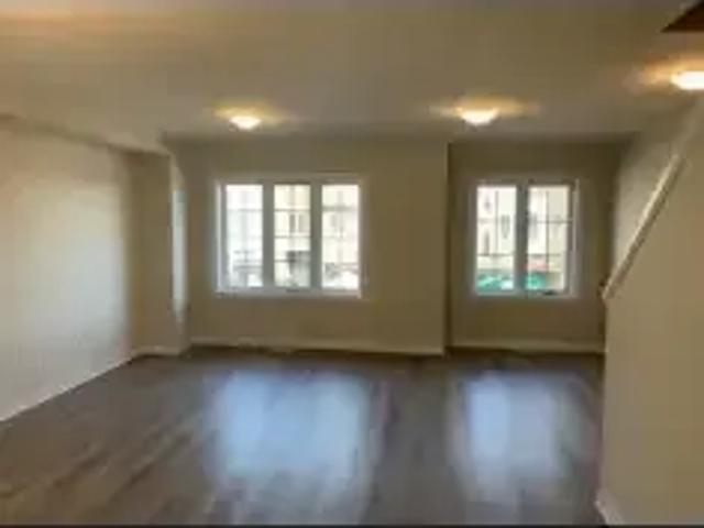 For Rent 3 Bedroom Townhouse Waterloo ON DS104000281