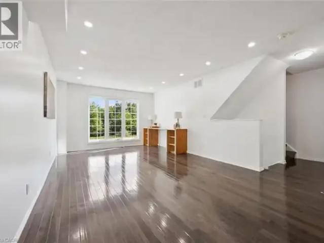 For Rent 3 Bedroom Townhouse Waterloo ON DS104681990