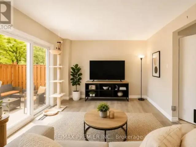 For Rent 3 Bedroom Townhouse Waterloo ON DS104754089
