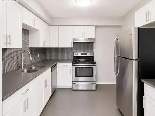 For Rent 3 Bedroom Townhouse Waterloo ON DS105486609