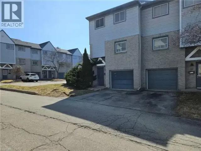 For Rent 3 Bedroom Townhouse Waterloo ON DS103542360