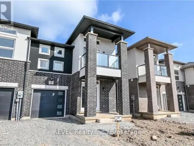 For Rent 3 Bedroom Townhouse Welland ON DS103487749