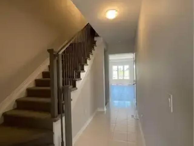 For Rent 3 Bedroom Townhouse Welland ON DS103740113