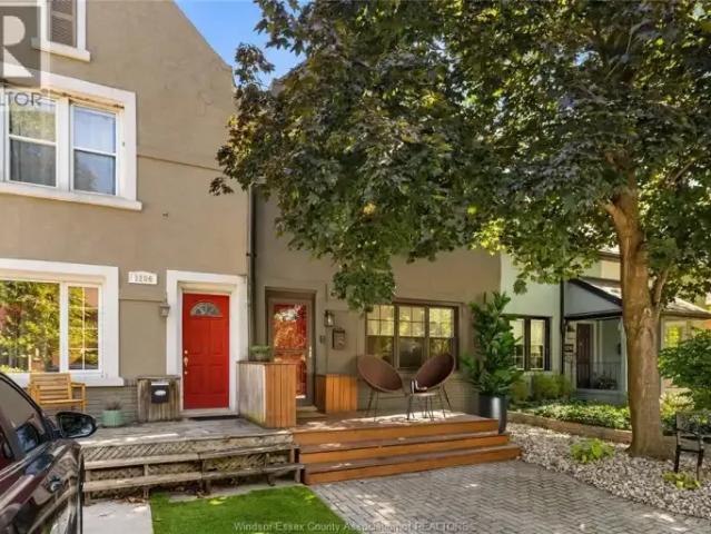 For Rent 3 Bedroom Townhouse Windsor ON DS105360047