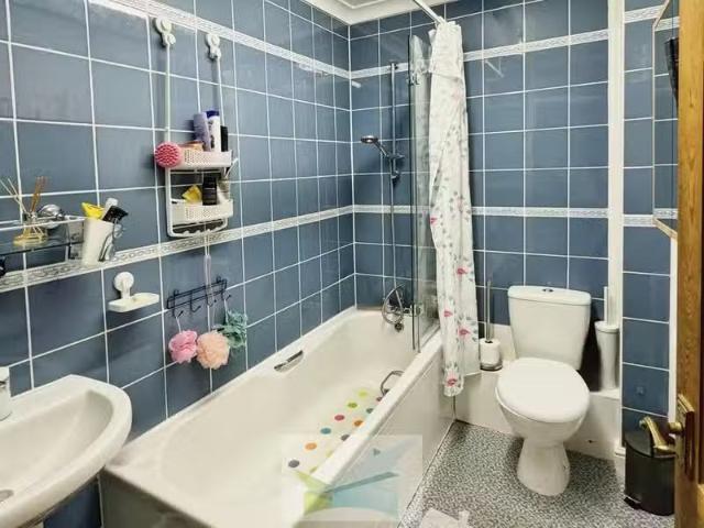 Charming 3 bedroom terraced house for rent in Brownsea Close.