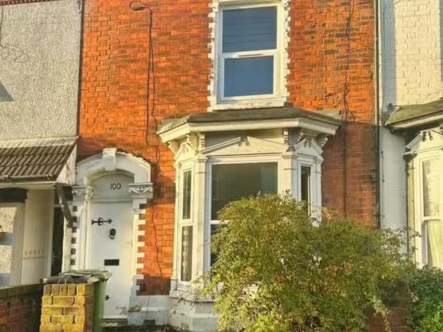 Rental! 3 bedroom terraced house for rent in Legsby Avenue, Gr.
