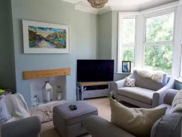 Nice 3 bedroom terraced house for rent in Newbridge Road, Bris.