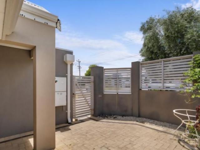 For Rent 3 Bedroom Villa NOLLAMARA WA DS104949952