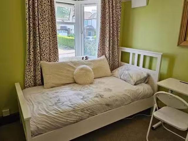 New 3 BR Briton Close