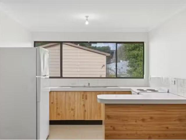 Cozy 3 BR E/668 Coleridge Road, Bateau Bay Apartment for rent.
