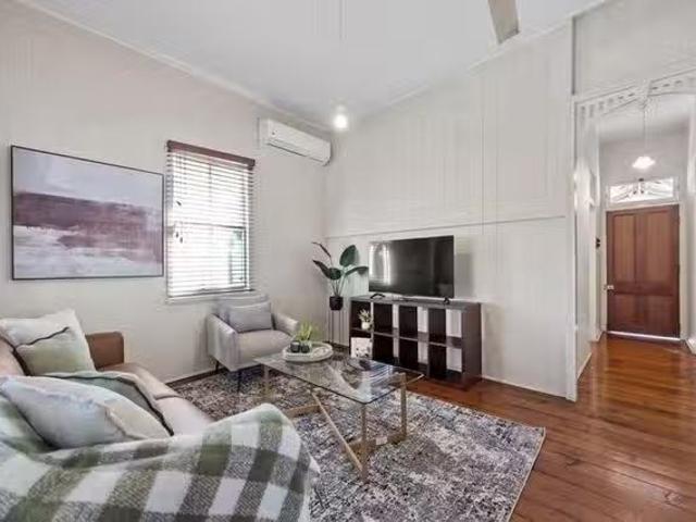 Cozy 3 BR Enoggera Terrace