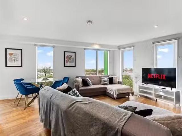 For Rent! 3 BR Great Ancoats Street