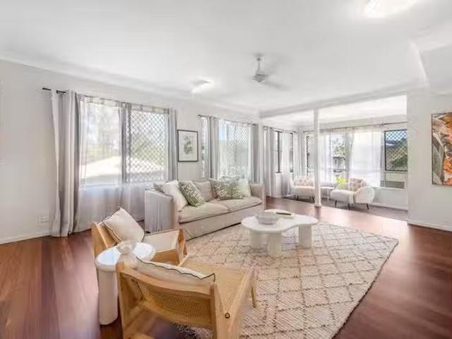 Nice 3 BR Kent Street