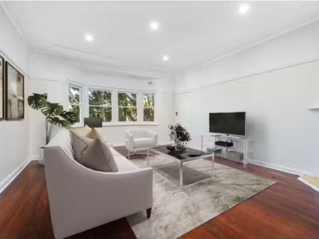 Cheap 3 BR Unit 1/5 Plumer Rd, Rose Bay Apartment for rent Li.