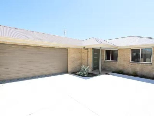 Cheap 3 BR Unit 2/21A Clift St, Greta Apartment for rent List.