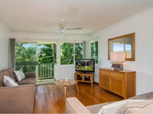 Deal! 3 BR 144A Wyadra Avenue, North Manly Apartment for rent.