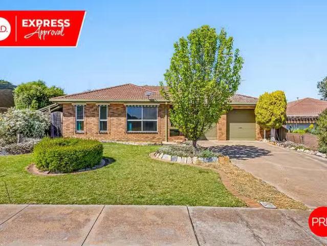 Cheap 3 BR 14 Nandina Court, Strathdale, VIC 3550