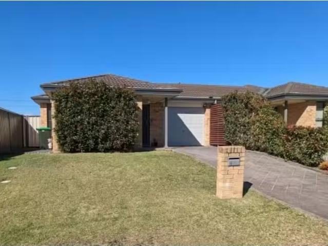 Cheap 3 BR 1/4 Anne Street, HEDDON GRETA Townhouse for rent L.