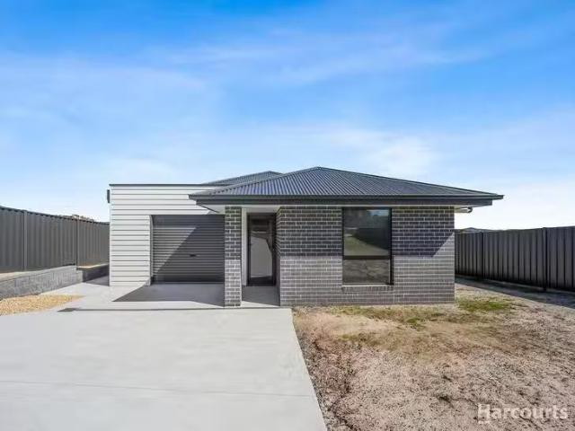 Unique 3 BR 14 Jasper Place, George Town, TAS 7253