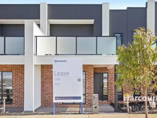 Charming 3 BR 14 Sirianni Boulevard, Fraser Rise, VIC 3336 T.